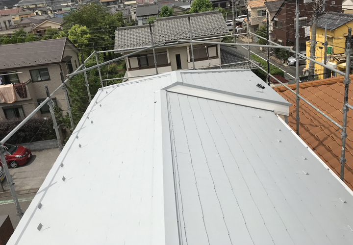 サーモアイSi　クールライトグレーで塗装を行ったスレート屋根