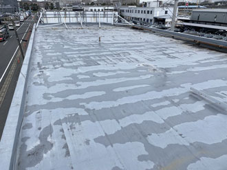 屋上に施された防水層の劣化