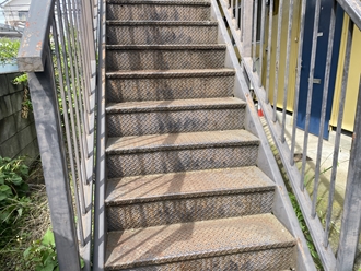 千葉市稲毛区黒砂にて鉄階段の腐食、溶接を行い鉄階段塗装工事を行いましょう