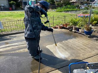 駐車場の土間コンクリートを高圧洗浄