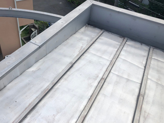ガルバリウム鋼板屋根の塗膜の劣化