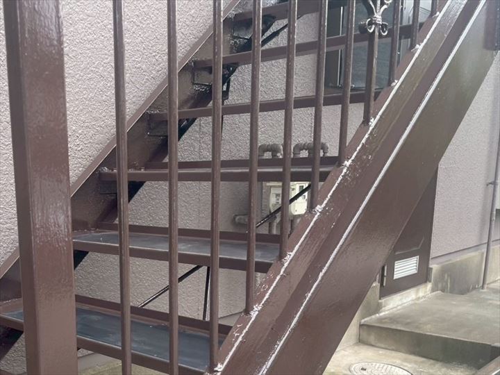 上塗りで塗装仕上げ