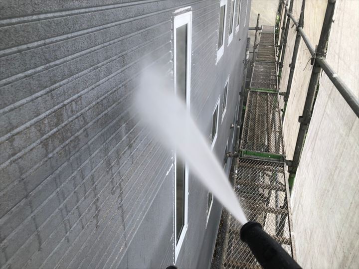 外壁の高圧洗浄作業