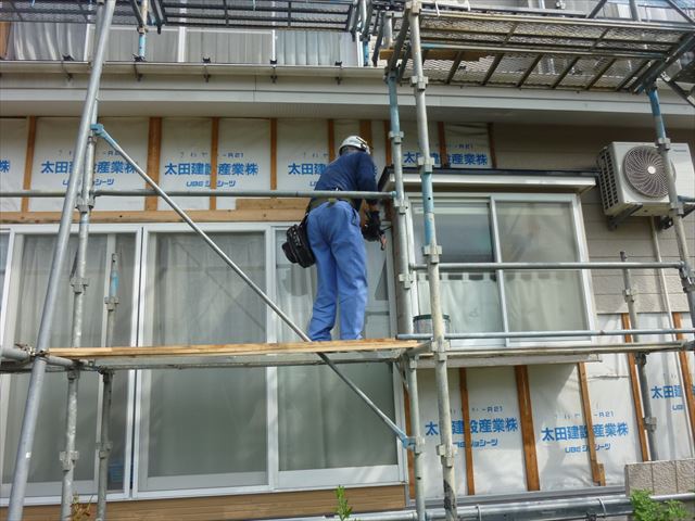 外壁張り替え工事の様子