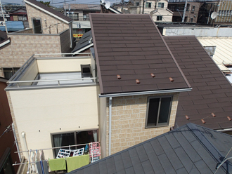 築11年で屋根塗装を検討しているスレート屋根住宅
