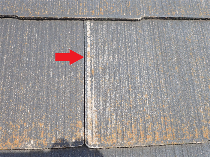 塗膜の経年劣化によって露出する屋根材の素地