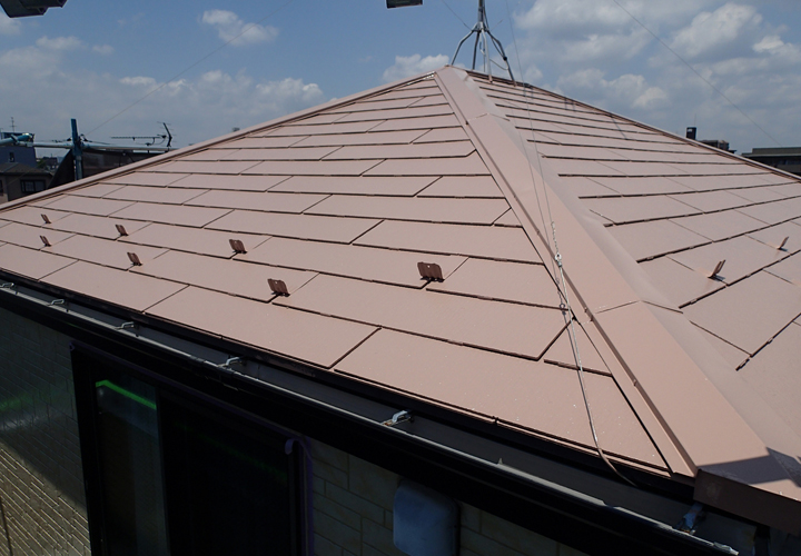 サーモアイ4F　クールビンテージローズで実際に塗装したスレート屋根
