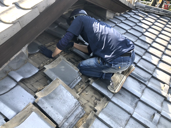 瓦屋根のメンテナンスも街の外壁塗装やさんにお任せください！