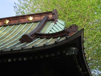 神社に設置された銅製屋根