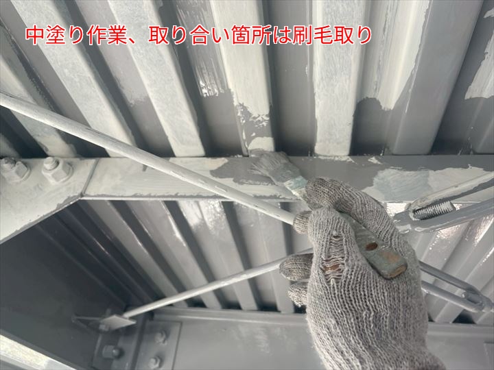 中塗り刷毛作業