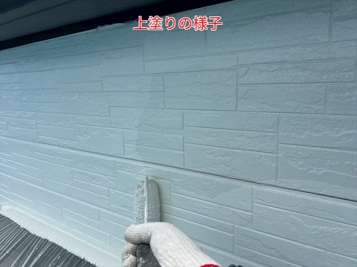 外壁塗装にて上塗り