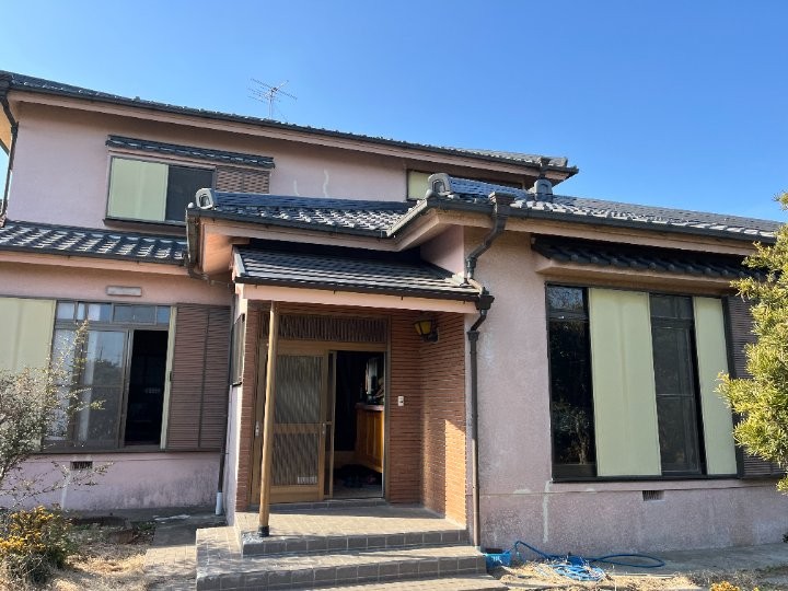 住宅全景の外壁調査