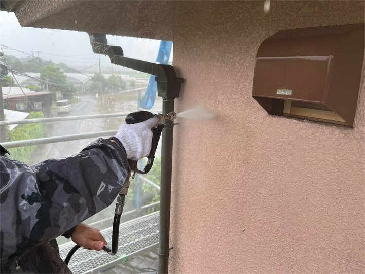 外壁の高圧洗浄作業
