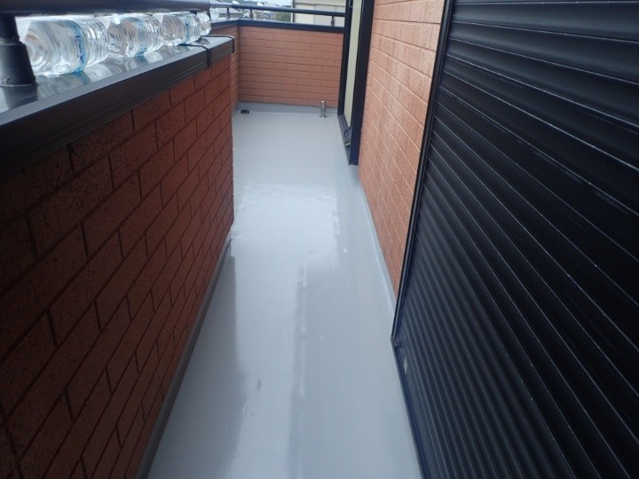 ウレタン防水通気緩衝工法した後のベランダ