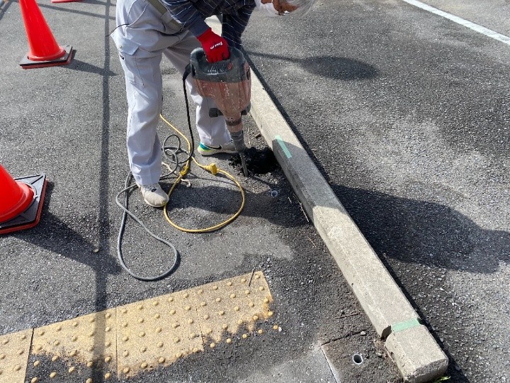 斫り機による基礎撤去