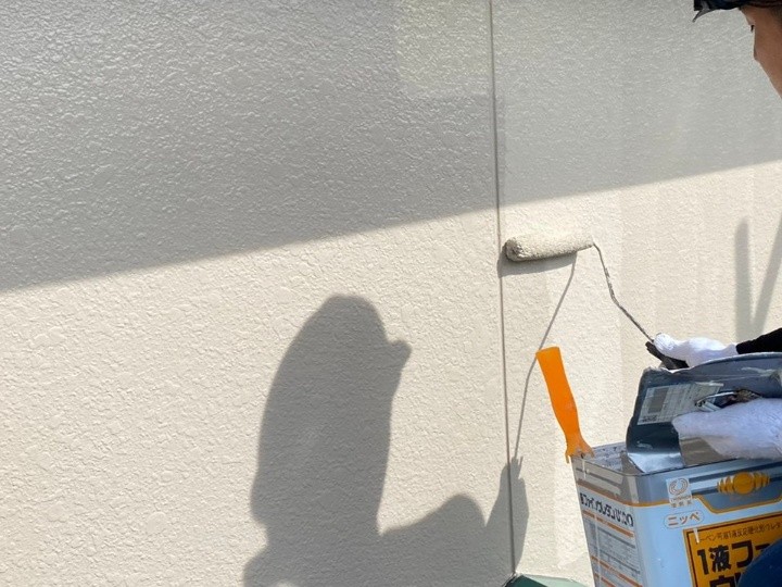 外壁の上塗り作業