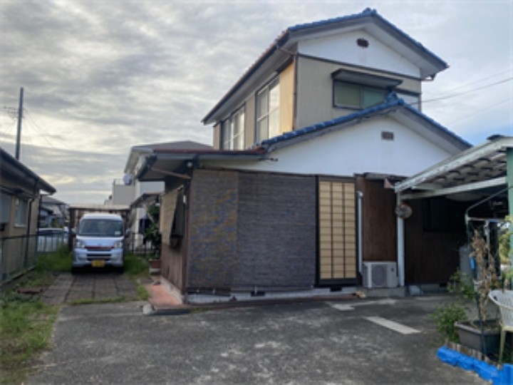 トタン外壁塗装工事前のお住まい