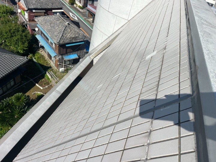雨漏りした斜壁