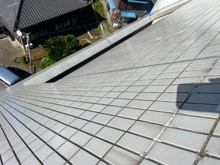 タイル張り斜壁の状態確認