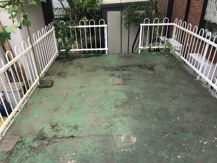 ウレタン防水通気緩衝工法前の屋上