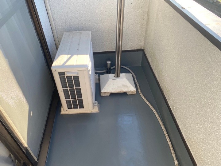 ベランダに通気緩衝工法のウレタン防水工事を行ったお住まい