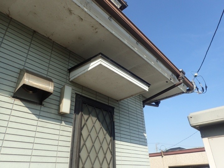 軒天と雨樋まわりの劣化