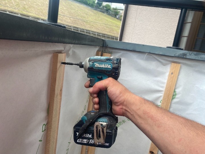 胴縁取り付け作業