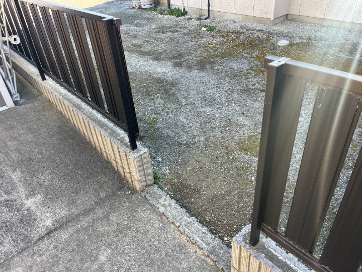 開口部が残る既存フェンス