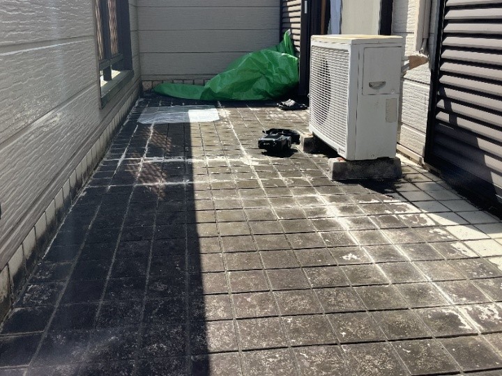 ベランダが雨漏りした状態