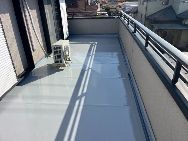 ウレタン防水通気緩衝工法後のベランダ
