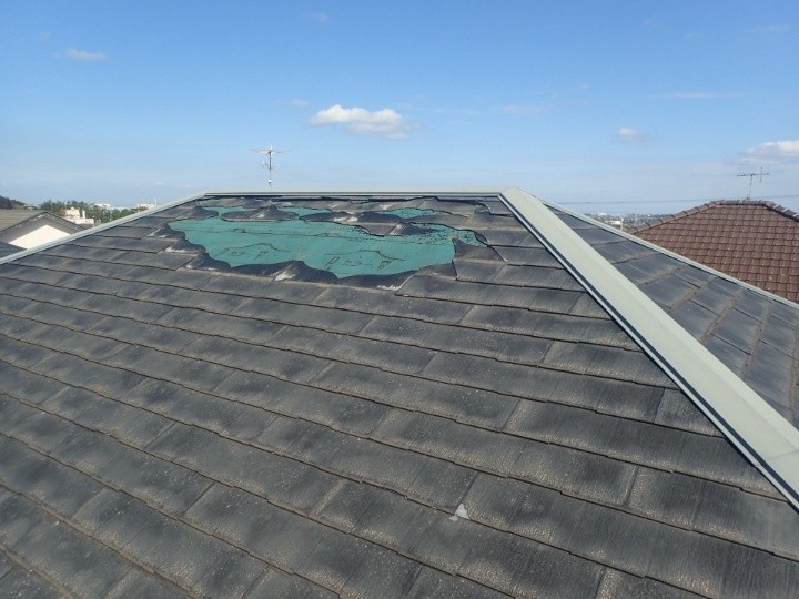 台風被害を受けた屋根