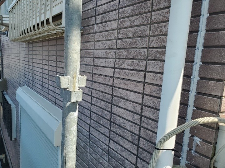 外壁の色褪せと汚れの付着