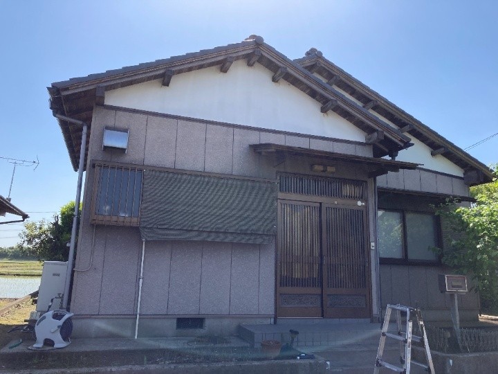 外壁塗装工事する前の築30年お住まい