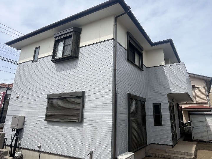 サイディング外壁にパーフェクトトップで塗装工事したお住まい
