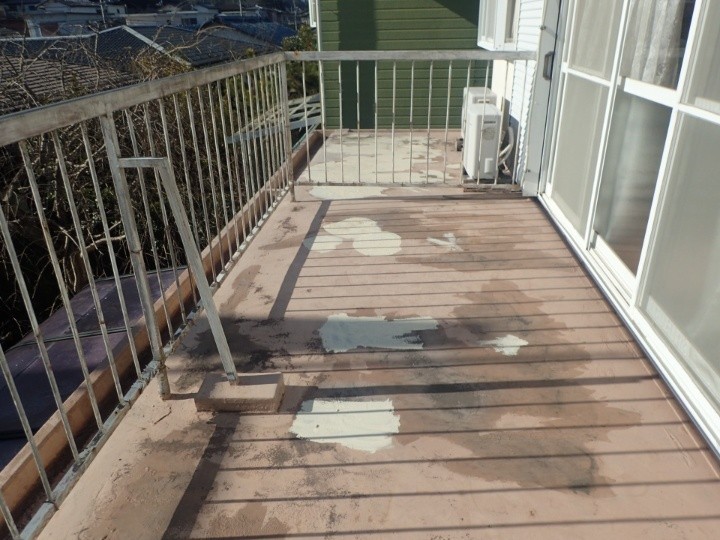 防水工事前のベランダ