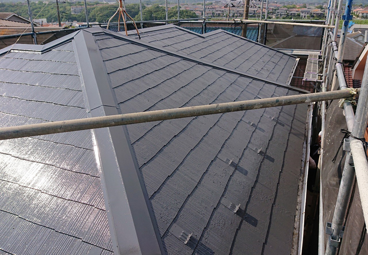 ファインパーフェクトベスト　ダークグレーで塗装したスレート屋根