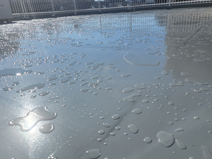 屋上防水の水はけの良さを保つには定期的なメンテナンスが欠かせません