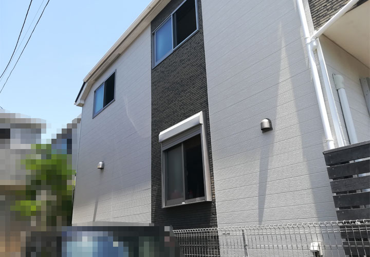八街市勢田にて外壁の無料点検に伺いました。築10年が経過した窯業系サイディングは塗装メンテナンスの時期を迎えていました。