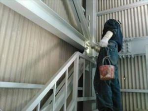 千葉市 工場改修工事 階段中塗り 細部2