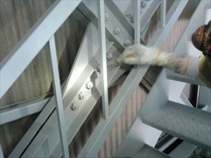 千葉市 工場改修工事 階段中塗り 細部3