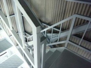 千葉市 工場改修工事 階段 錆止め塗装