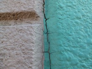 野田市　外壁塗装調査　塗膜の亀裂