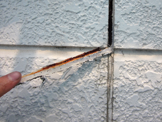 千葉市稲毛区　外壁塗装　目地補修　古いコーキング除去