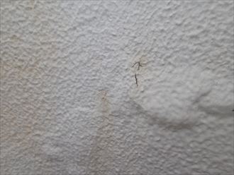木更津市のモルタル外壁塗装亀裂や塗膜の膨れは雨漏りの原因に | 千葉の外壁塗装・屋根塗装、塗り替えは街の外壁塗装やさん千葉本店へ