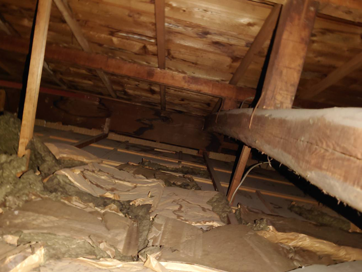 屋根材などに不具合があると屋根からの雨漏りに繋がってしまいます