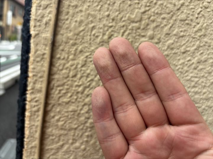外壁のチョーキング確認