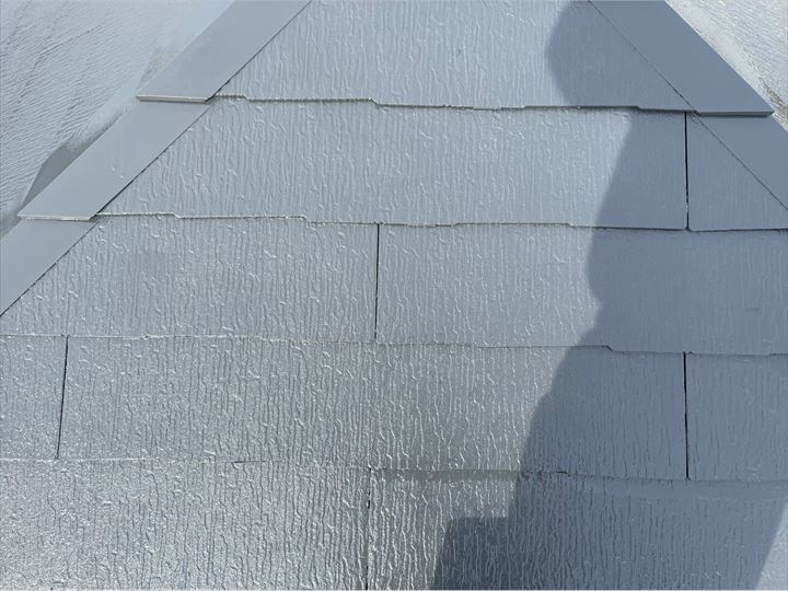 千葉市中央区稲荷町でスレート屋根の塗装工事（税込415,800円～）、ラジカル制御形塗料のファインパーフェクトベストで施工