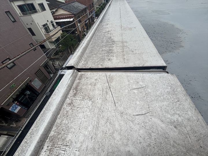笠木継ぎ目の隙間