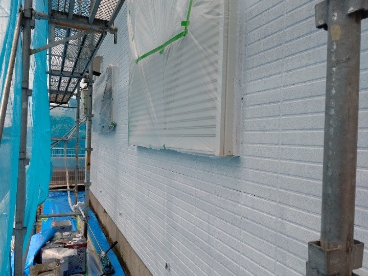 養生作業と下塗り工程